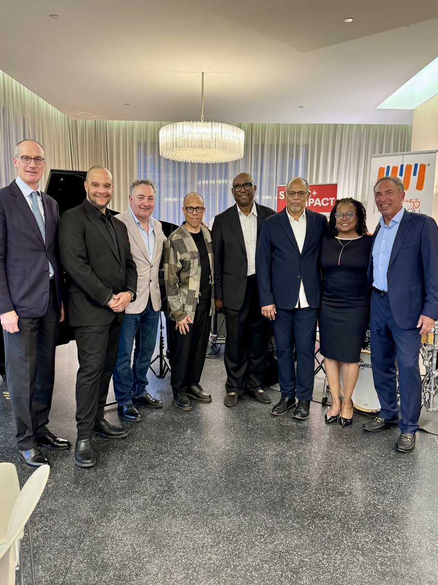 SwissAmbUSA's tweet image. Celebrating #InternationalJazzDay at the residence this week was a joy. I am grateful to DC Jazz Fest for partnering with us to highlight jazz’s power to inspire peace, dialogue, and mutual understanding. 🕊️Special thanks to DC Jazz Fest’s CEO Sunny Sumter for joining us! 🇨🇭🎷🇺🇸