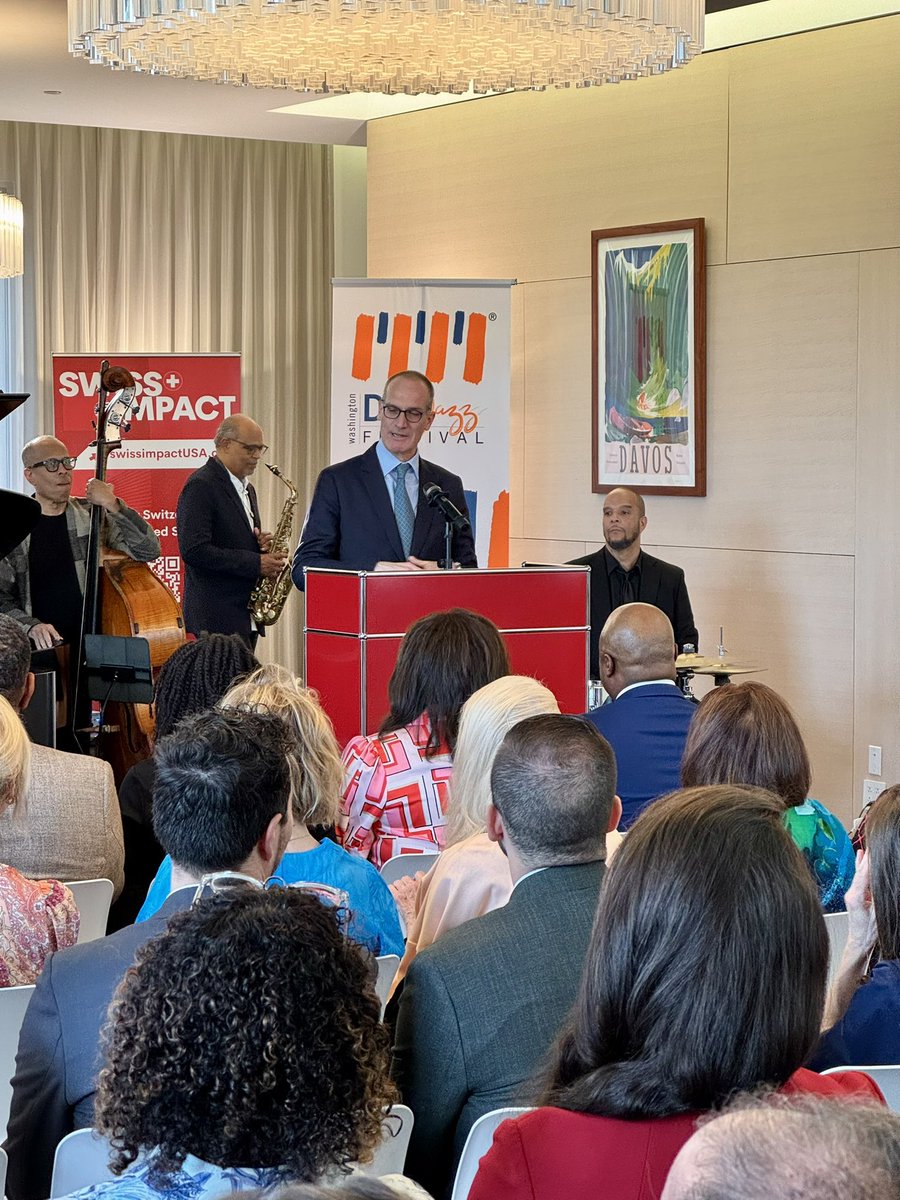 SwissAmbUSA's tweet image. Celebrating #InternationalJazzDay at the residence this week was a joy. I am grateful to DC Jazz Fest for partnering with us to highlight jazz’s power to inspire peace, dialogue, and mutual understanding. 🕊️Special thanks to DC Jazz Fest’s CEO Sunny Sumter for joining us! 🇨🇭🎷🇺🇸