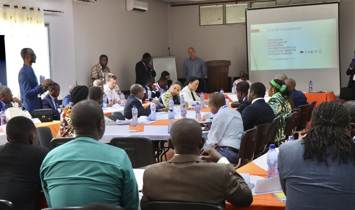 ebuteli's tweet image. Les 29 et 30 avril, @ebuteli et le @GEC_CRG ont organisé un atelier de réflexion sur le thème « Repenser l&apos;État pour faire face aux crises sécuritaires ». Objectifs : dégager une compréhension commune des dynamiques sécuritaires et partager des solutions pour résoudre la crise.