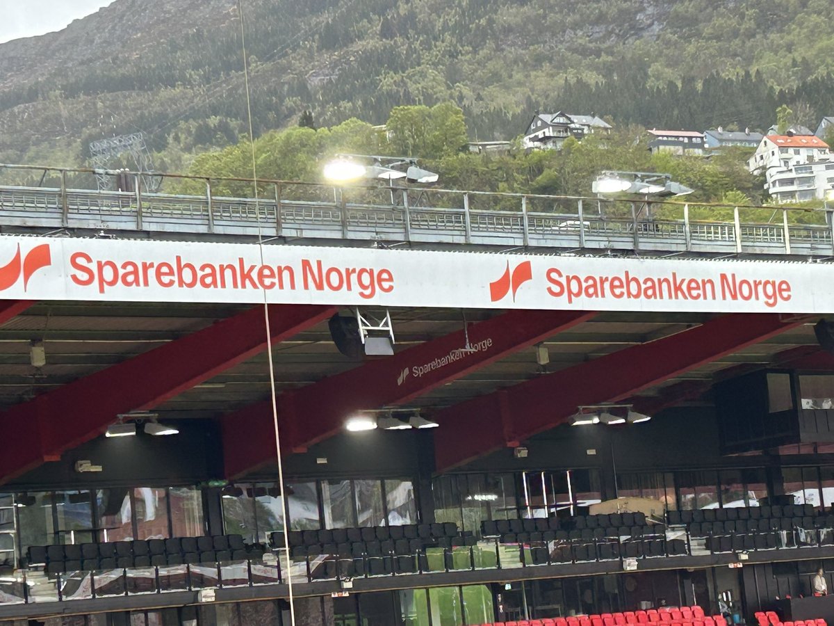 Alle som ikke er på kamp i Bergen i kveld går glipp av første historiske kamp på Sparebanken Norge Arena. En æra er over!