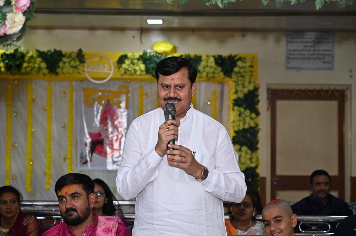 JagdishMakwana_'s tweet image. વઢવાણ ઔદિચ્ય બ્રહ્મ સમાજની વાડી ખાતે મહેતા પરિવારના આચાર્ય એવા શાસ્ત્રી શ્રી આશિષભાઈ બળવંતરાય મહેતાના સુપુત્ર ચિરંજીવી હર્ષિલની યજ્ઞોપવિત વિધિમાં ઉપસ્થિત રહી, બટુકને હૃદયપૂર્વકની શુભેચ્છાઓ પાઠવી.