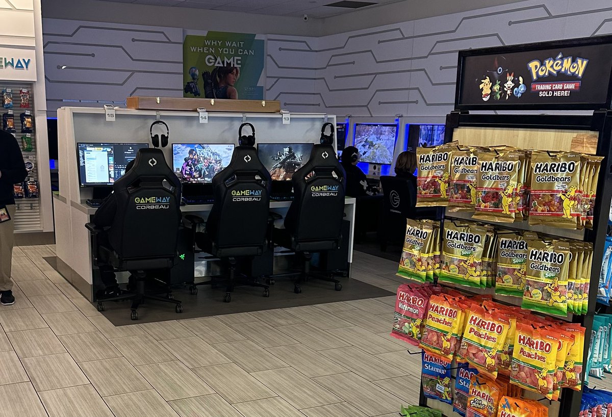 Ken Lesnansky (@klesnansky) on Twitter photo Walking the airport waiting on next flight. Those are gaming screens <a href="/VinnieTortorich/">Vinnie Tortorich</a> literally addicted to the technology Walking the airport waiting on next flight. Those are gaming screens <a href="/VinnieTortorich/">Vinnie Tortorich</a> literally addicted to the technology