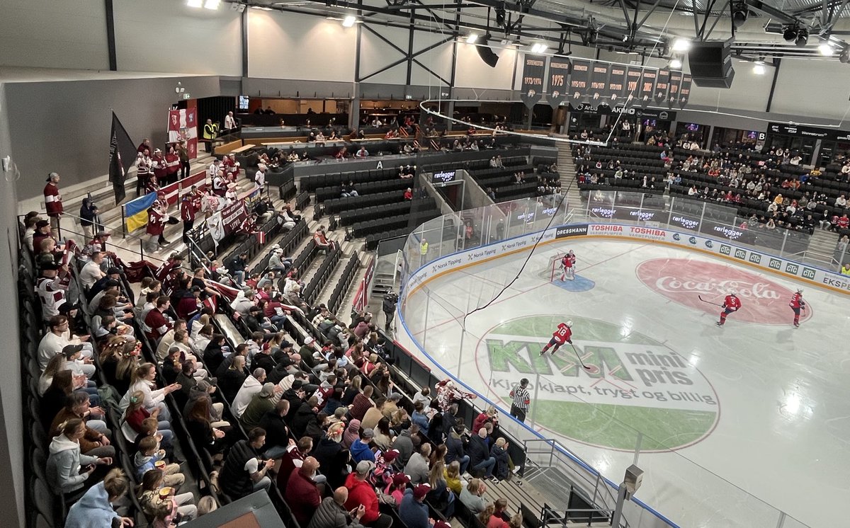 nitten.no (@nitten_no) on Twitter photo 🇱🇻 <a href="/lhf_lv/">LV Hokeja federācija</a> har med seg overraskende mange supportere til fredagens match i Varner Arena🇳🇴 🇱🇻 <a href="/lhf_lv/">LV Hokeja federācija</a> har med seg overraskende mange supportere til fredagens match i Varner Arena🇳🇴
