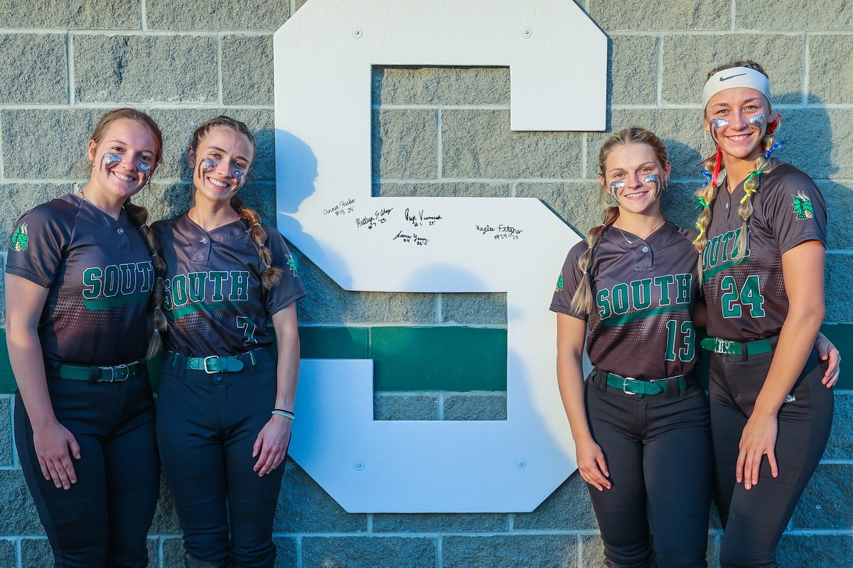 j.michaud photo (@j_michaud_photo) on Twitter photo Gallery from the South Oldham SB Senior Ceremony is posted: jmichaudphoto.com/Special/2025-0… <a href="/sohssoftball/">South Oldham High School Softball</a> <a href="/SOHSDragons/">South Oldham Dragons</a> <a href="/TheSOHSLair/">The Dragon Lair</a> It will be several days before I can edit and post the Collins game action gallery. Congratulations, Seniors! Gallery from the South Oldham SB Senior Ceremony is posted: jmichaudphoto.com/Special/2025-0… <a href="/sohssoftball/">South Oldham High School Softball</a> <a href="/SOHSDragons/">South Oldham Dragons</a> <a href="/TheSOHSLair/">The Dragon Lair</a> It will be several days before I can edit and post the Collins game action gallery. Congratulations, Seniors!