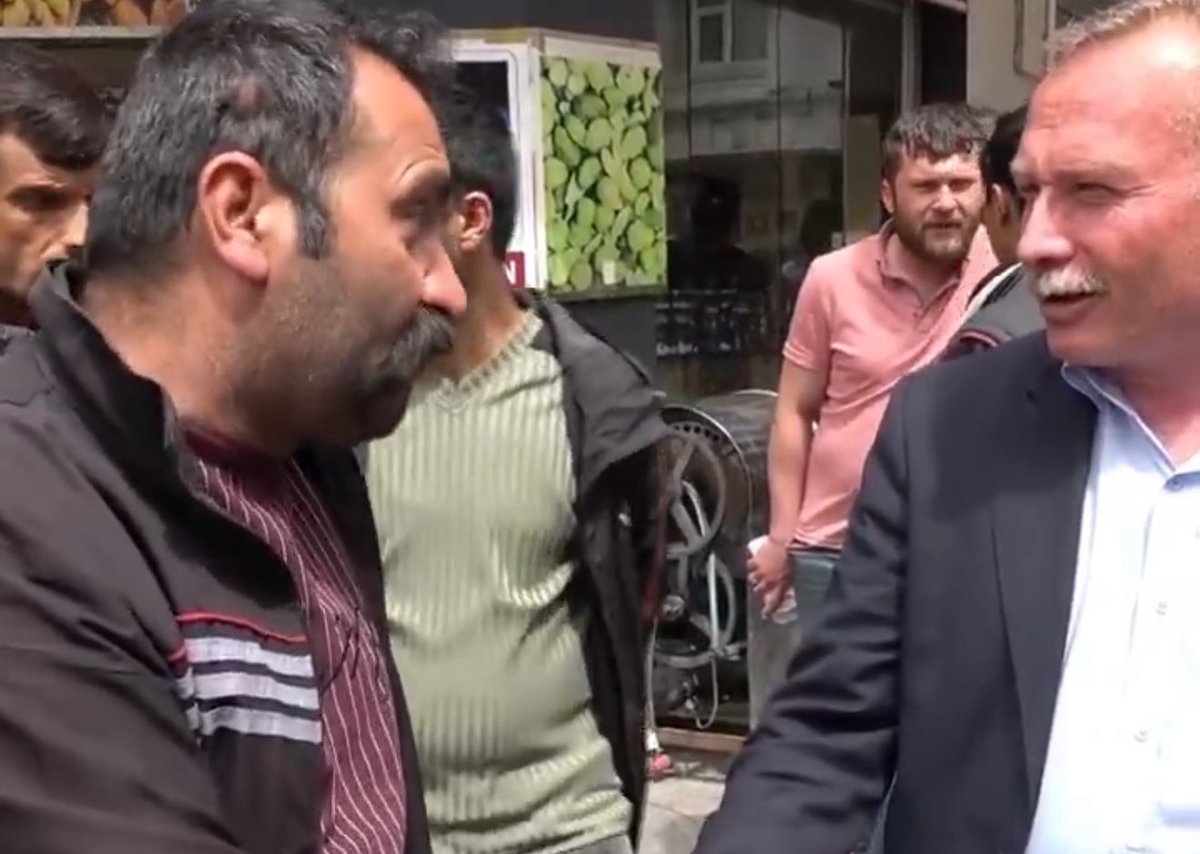 Van'da 100 bin TL maaş isteyen çoban ile 60 bin TL maaş teklif eden besici anlaşamadı.

MEB’e helal olsun. 44 bin liraya öğretmen çalıştırıyor. Hatta ücretli öğretmenlere asgari ücretin altında maaş veriyor. 

Bu insanlar boşuna mı okudu???