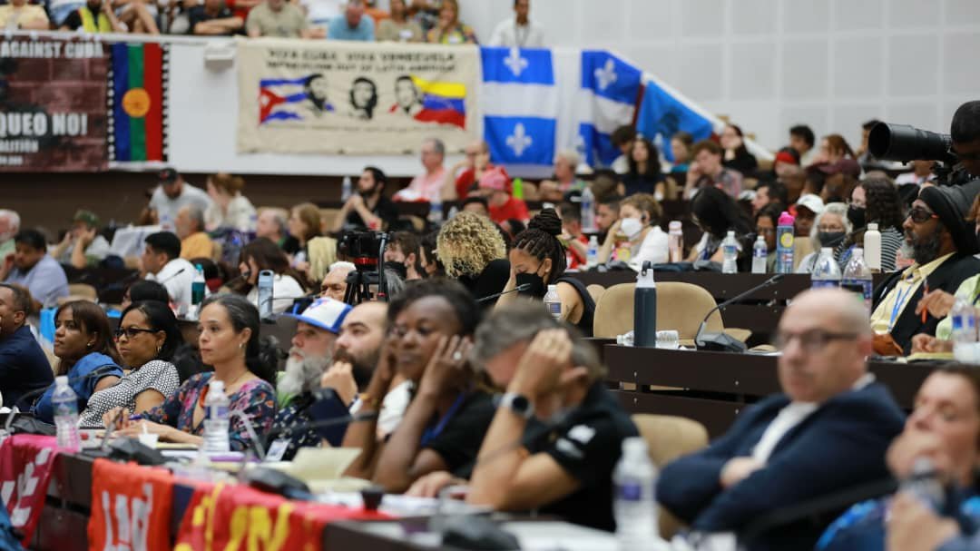 Junto a <a href="/DiazCanelB/">Miguel Díaz-Canel Bermúdez</a>, participamos en el Encuentro Internacional de Solidaridad con #Cuba, el antiimperialismo y contra el resurgimiento del fascismo.

969 delegados de 39 países protagonizan otra jornada de lucha por las causas justas.

#CubaNoEstáSola 🇨🇺