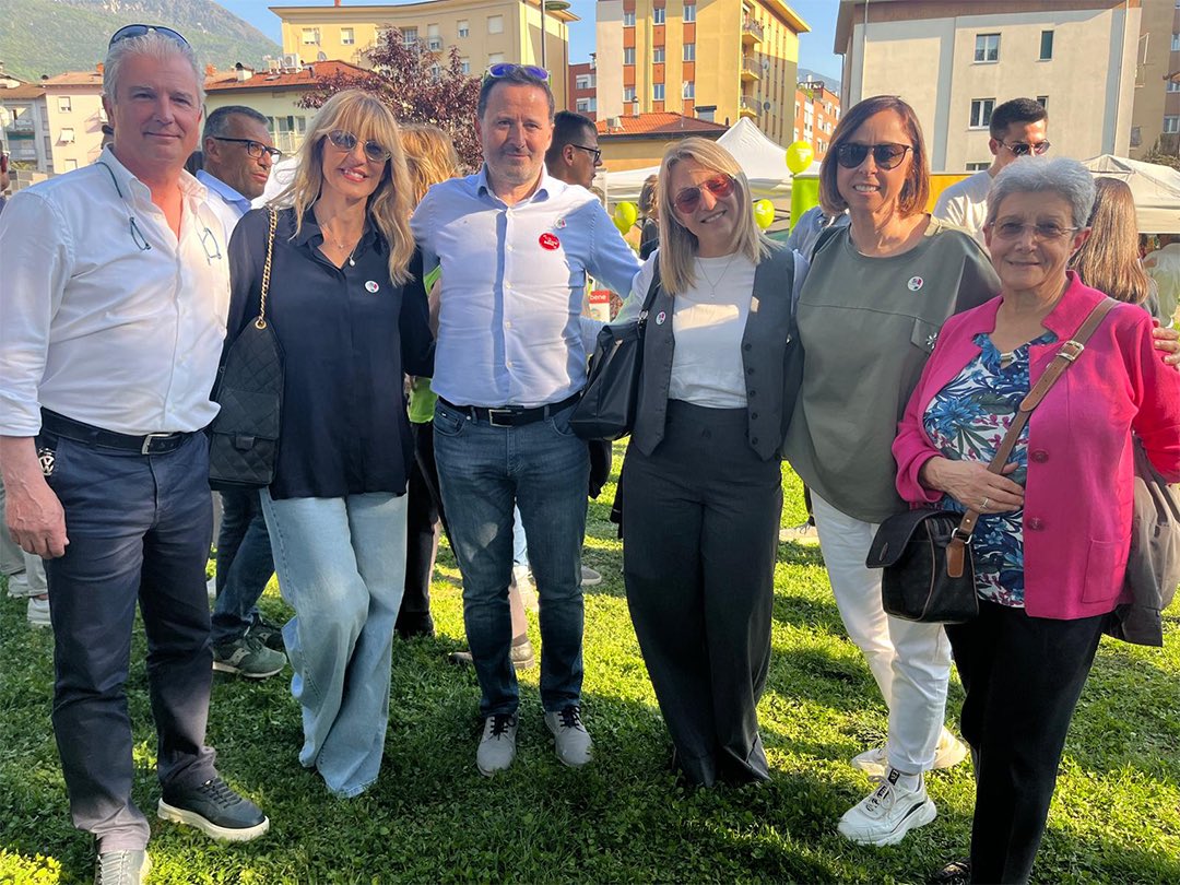 Oggi a Trento per una giornata intensa e davvero bella! Grazie a <a href="/DonaConzatti/">Donatella Conzatti</a> per l’invito e per il grande lavoro fatto sul territorio insieme ai coordinatori e ai candidati della lista “Sì, Trento”, che il 4 maggio correrà a sostegno del sindaco uscente Franco Ianeselli. Dopo