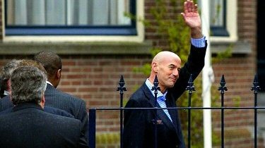 De Jonge Fortuynisten, een denktank die het gedachtengoed van Fortuyn in leven probeert te houden, moet op zoek naar een nieuwe locatie voor 6 mei a.s. De reden: linkse dreigementen richting café De Keyzer te Leiden. 
nieuwrechts.nl/104091-jonge-f… #vandaaginside