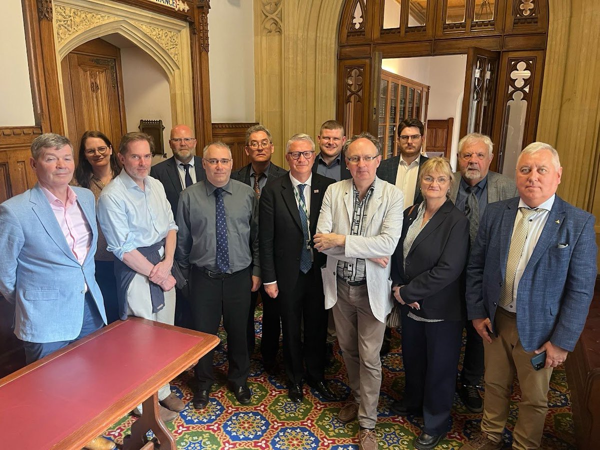 Great session chaired by <a href="/AndrewRosindell/">Andrew Rosindell MP 🇬🇧🏴󠁧󠁢󠁥󠁮󠁧󠁿</a>, discussing politics and campaigns with visiting Icelanders and old friends.