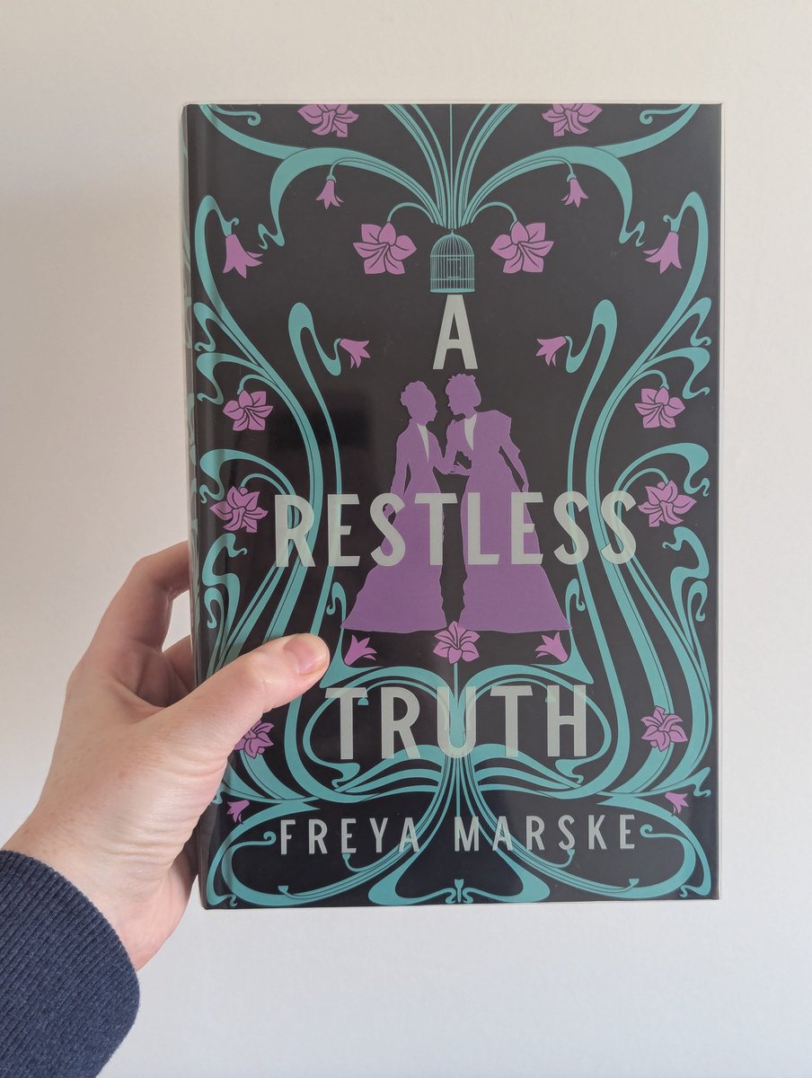 Finished #ARestlessTruth by Freya Marske and I absolutely adored Maud and Violet! Can't wait to see who we follow in the last book 😊