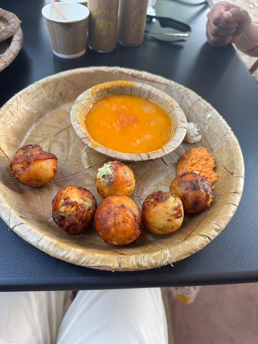 Ishcomic's tweet image. Guess where 😄
Fun was had!
Food eaten!
Conversation flowed 
And time stood still!
#SchoolFriends
#Classmates