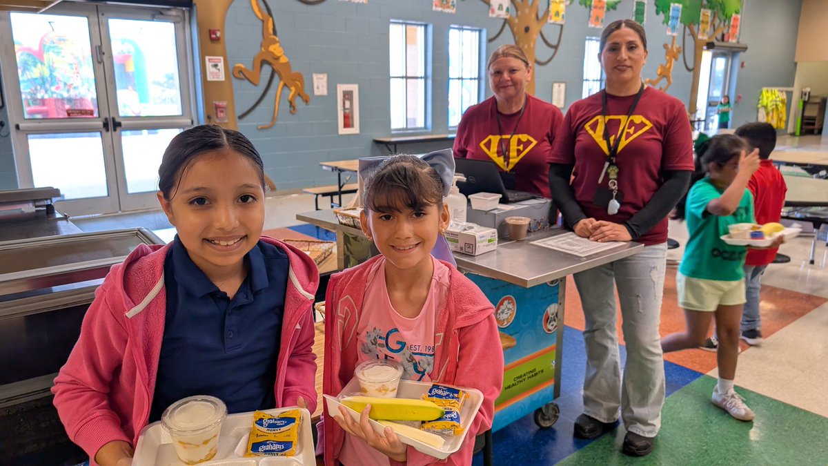 🥪💛To Our Amazing Lunch Superheroes,
Thank you for fueling our days with kindness, care, and delicious meals! Your hard work behind the scenes doesn't go unnoticed—from preparing nutritious lunches to serving them with a smile, you make a big difference every single day.💛