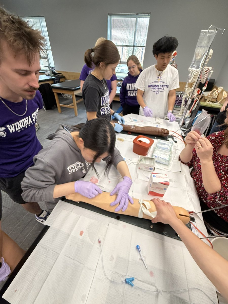 First year MSAT students recently completed an IV line insertion lab with Susan Zeller, DNP. Great job, everyone! #AT4all
