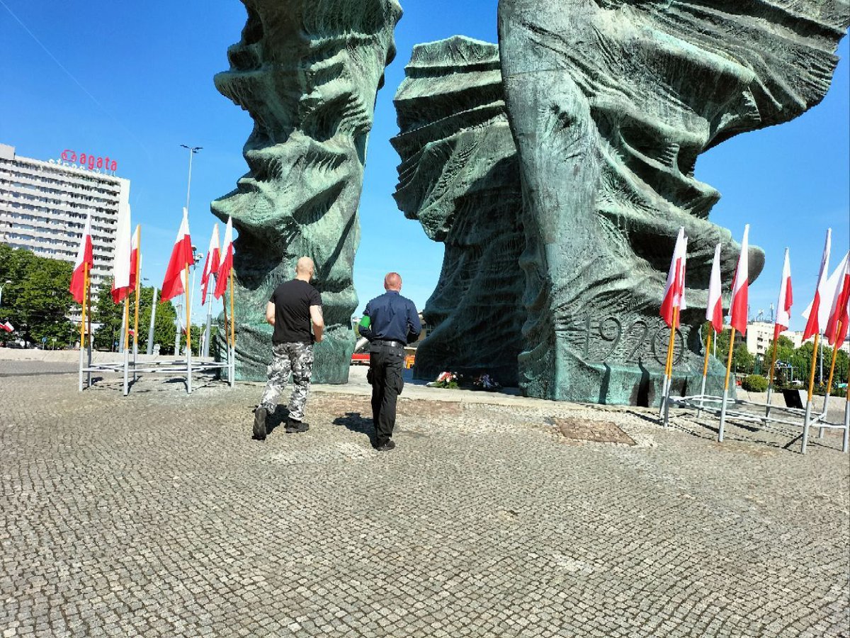 Hołd dla Bohaterów – 104. rocznica wybuchu III Powstania Śląskiego

W dniu 2 maja, 2025 roku przedstawiciele Brygady Górnośląskiej oddali hołd bohaterskim Powstańcom Śląskim, składając kwiaty i znicze pod Pomnikiem Powstańców Śląskich w Katowicach.