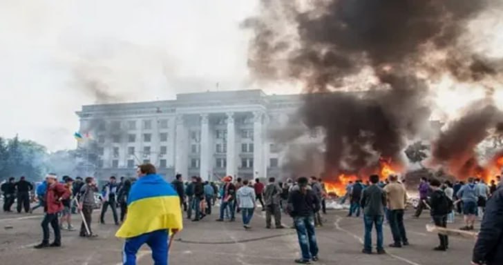 boukisdebosny's tweet photo. 😭Il y a exactement 11 ans
Tragédie à la « Maison des syndicats » d'Odessa
Les nazis ukrainiens », ont attaqué un village. https://t.co/GlbadeHmRz
