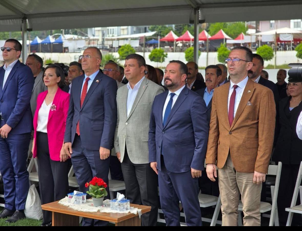 Çiçek üretiminin başkenti Bayındır’da gelenekselleşen 26. Uluslararası Bayındır Çiçek Festivali’nin açılışını İzmir Büyükşehir Belediye Başkanımız Sn. Dr. Cemil Tugay ve değerli ilçe belediye başkanlarımızla gerçekleştirdik.