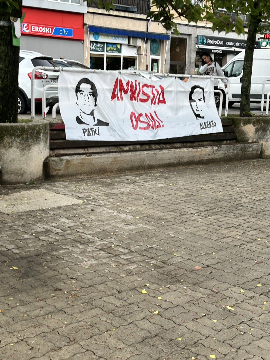 UPN Pamplona (@upn_pna) on Twitter photo 😠Exigimos a <a href="/josebaasiron/">Joseba Asiron Saez</a> que retire con urgencia esta pancarta de apoyo a los asesinos de Tomás Caballero en la Txantrea.
👉Está ubicada, por cierto, junto a la carpa ilegal de Txozna Gorriak. 😠Exigimos a <a href="/josebaasiron/">Joseba Asiron Saez</a> que retire con urgencia esta pancarta de apoyo a los asesinos de Tomás Caballero en la Txantrea.
👉Está ubicada, por cierto, junto a la carpa ilegal de Txozna Gorriak.
