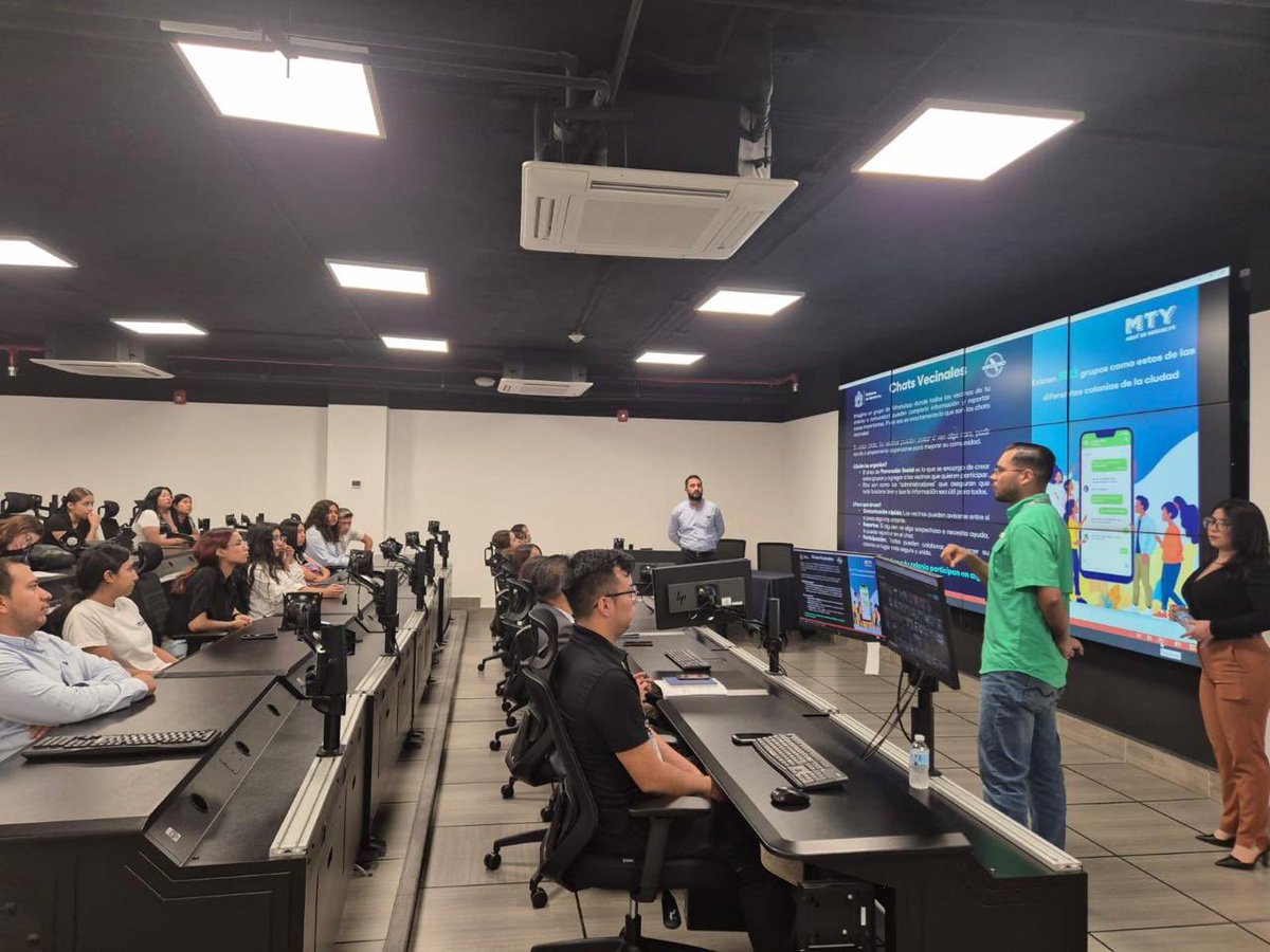 seguridadmtymx's tweet photo. Alumnos de la Facultad de FACDYC de la UANL recorrieron el C4 para conocer su operación y la labor de la Dirección de Prevención de la Violencia. Estas visitas refuerzan la estrategia ESCUDO.
#SeguridadMTY #AquíSeResuelve https://t.co/qvYKnp1DXY