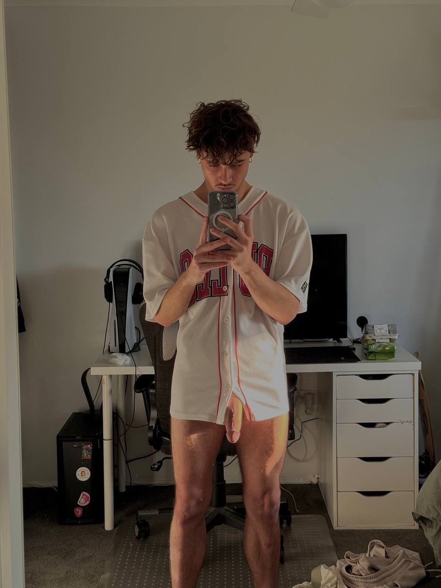 itscrispyychris's tweet photo. RT when you notice my huge twink cock🫣🍆 https://t.co/J66jSNWHwG