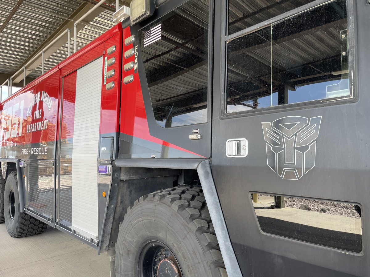 BennetGoldstein's tweet image. Hello from the Palo Verde nuclear plant. They apparently purchased their fancy fire truck from the Transformers movie that was filmed in Phoenix! #SEJ2025 @sejorg @agwaterdesk
