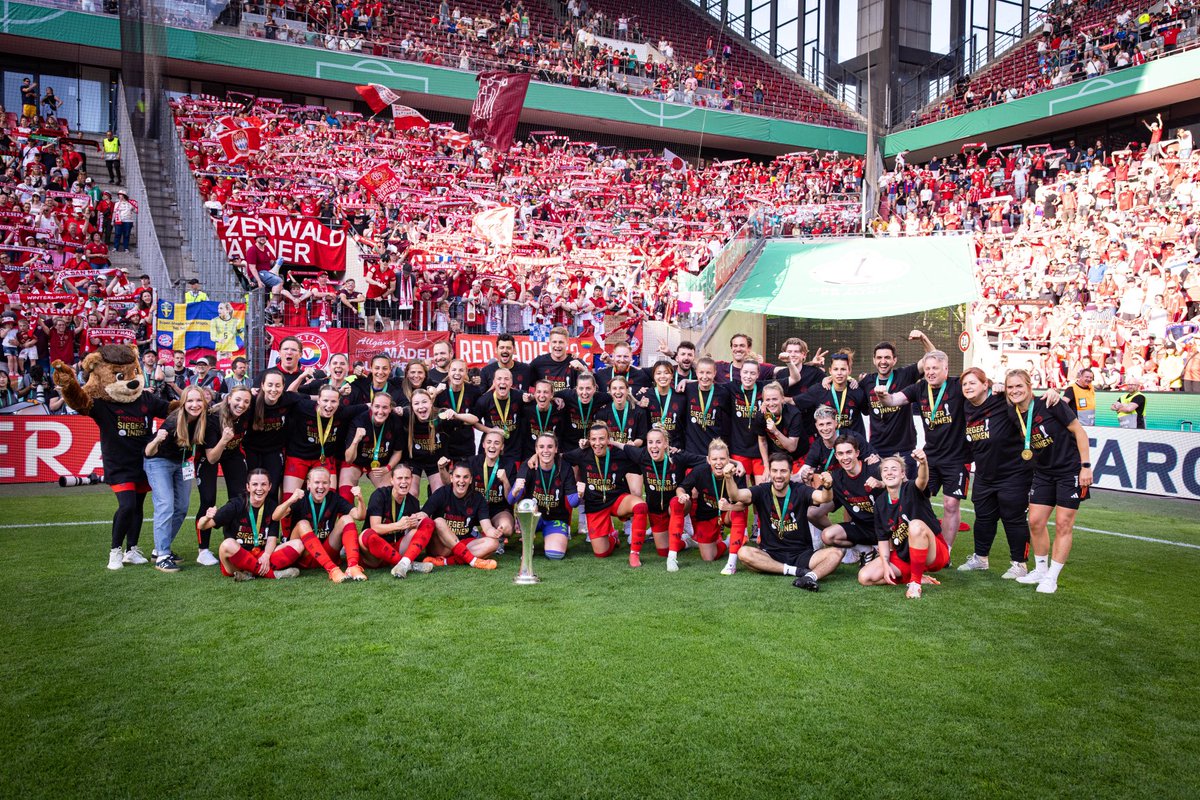 HISTORY MADE WITH THIS AMAZING TEAM!! 🏆😍