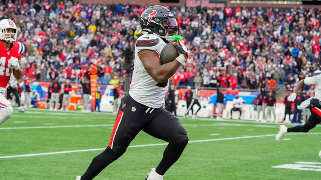TexansCommenter's tweet image. Hypothetical (don’t trip on me for asking):
Would you consider cutting or trading Dameon Pierce & replacing him with Nick Chubb?