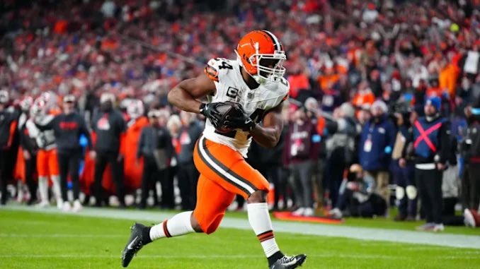 TexansCommenter's tweet image. Hypothetical (don’t trip on me for asking):
Would you consider cutting or trading Dameon Pierce & replacing him with Nick Chubb?
