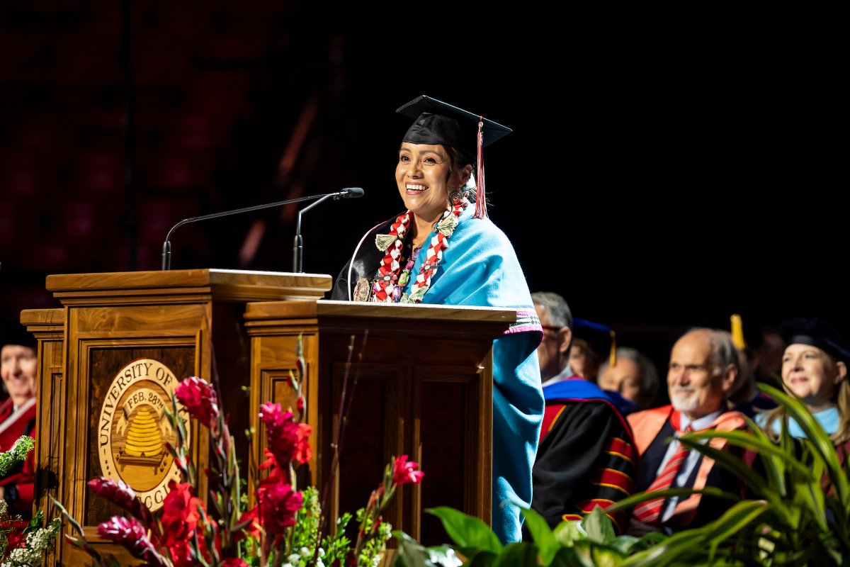 UUtah's tweet photo. Scenes form last night's Commencement ceremony 🎓😎
More #UtahGrad25 photos here: https://t.co/btAoZfafOy https://t.co/hogWyrF5Jp