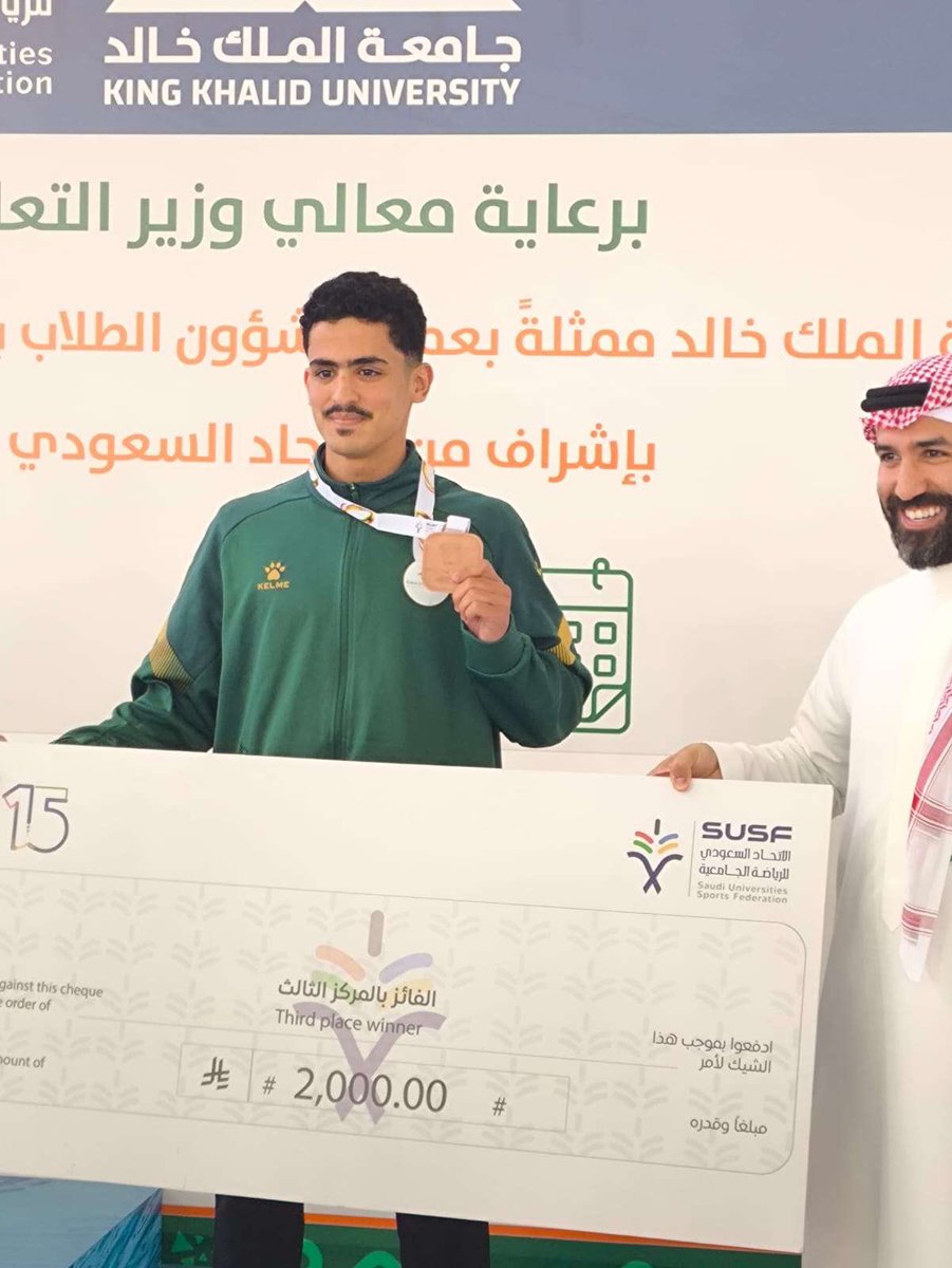 لاعب منتخب #جامعة_المجمعة للسباحة اللاعب داوود الرشيدي يحقق برونزية سباق 50م حرة في بطولة الاتحاد السعودي للرياضة الجامعية للسباحة والمقامة في جامعة الملك خالد في أبها .