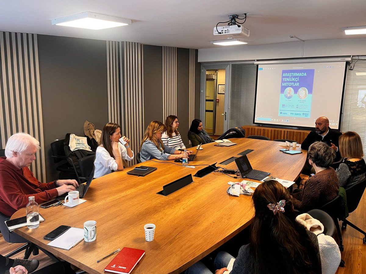 BAU Sosyoloji Bölümü, CIFAL Istanbul ve Twentify iş birliğiyle düzenlenen “Araştırmada Yenilikçi Metotlar” etkinliği bugün gerçekleşti. Sosyolojide çağdaş araştırma yaklaşımlarının ele alındığı bu buluşma, ilham verici paylaşımlara ev sahipliği yaptı. 

Etkinlikten kareler 📸