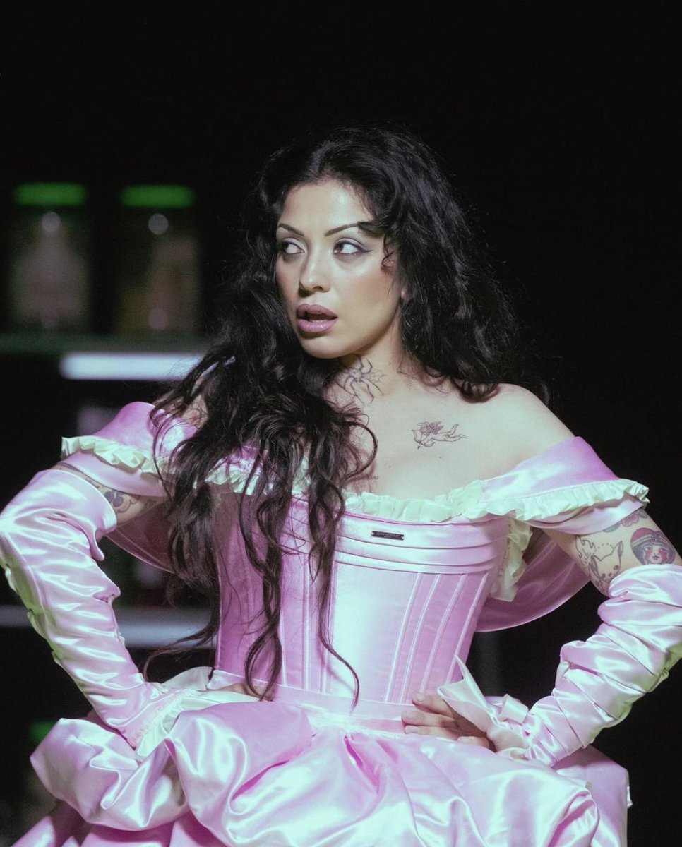 El 2 de mayo de 1983 nació uno de los referentes más transversales de la cultura popular latinoamericana.

Hoy cumple 42 años Mon Laferte, referente de reinvención sónico-estética y adalid de la vanguardia pop hispanohablante.