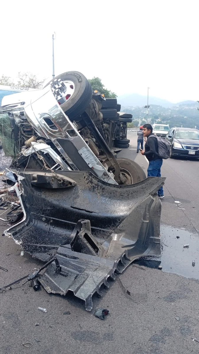 Condorelampago312 (@luismiguelbaraa) on Twitter photo Volcadura en la autopista México Toluca dirección CDMX a la altura de los corporativos de Santa Fé. El chófer prensado liberado por <a href="/Bomberos_CDMX/">Bomberos Ciudad de México Oficial</a> ERUM y atendido por <a href="/SUUMA_CDMX/">SUUMA Voluntarios 🚑</a> trabajo en equipo. <a href="/adn40/">adn40</a> <a href="/ahoramasoficial/">Ahora Más</a> <a href="/AztecaNoticias/">Fuerza Informativa Azteca</a> Volcadura en la autopista México Toluca dirección CDMX a la altura de los corporativos de Santa Fé. El chófer prensado liberado por <a href="/Bomberos_CDMX/">Bomberos Ciudad de México Oficial</a> ERUM y atendido por <a href="/SUUMA_CDMX/">SUUMA Voluntarios 🚑</a> trabajo en equipo. <a href="/adn40/">adn40</a> <a href="/ahoramasoficial/">Ahora Más</a> <a href="/AztecaNoticias/">Fuerza Informativa Azteca</a>