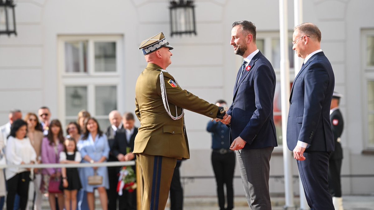 Awanse dla każdego żołnierza #WojskoPolskie to duma i  podziękowaniem za dotychczasową nienaganną służbę. To także ogromna odpowiedzialność za swoich podwładnych i bezpieczeństwo naszej Ojczyzny. Przyjęcie awansu to deklaracja, że niepodległość Polski jest najwyższym dobrem i