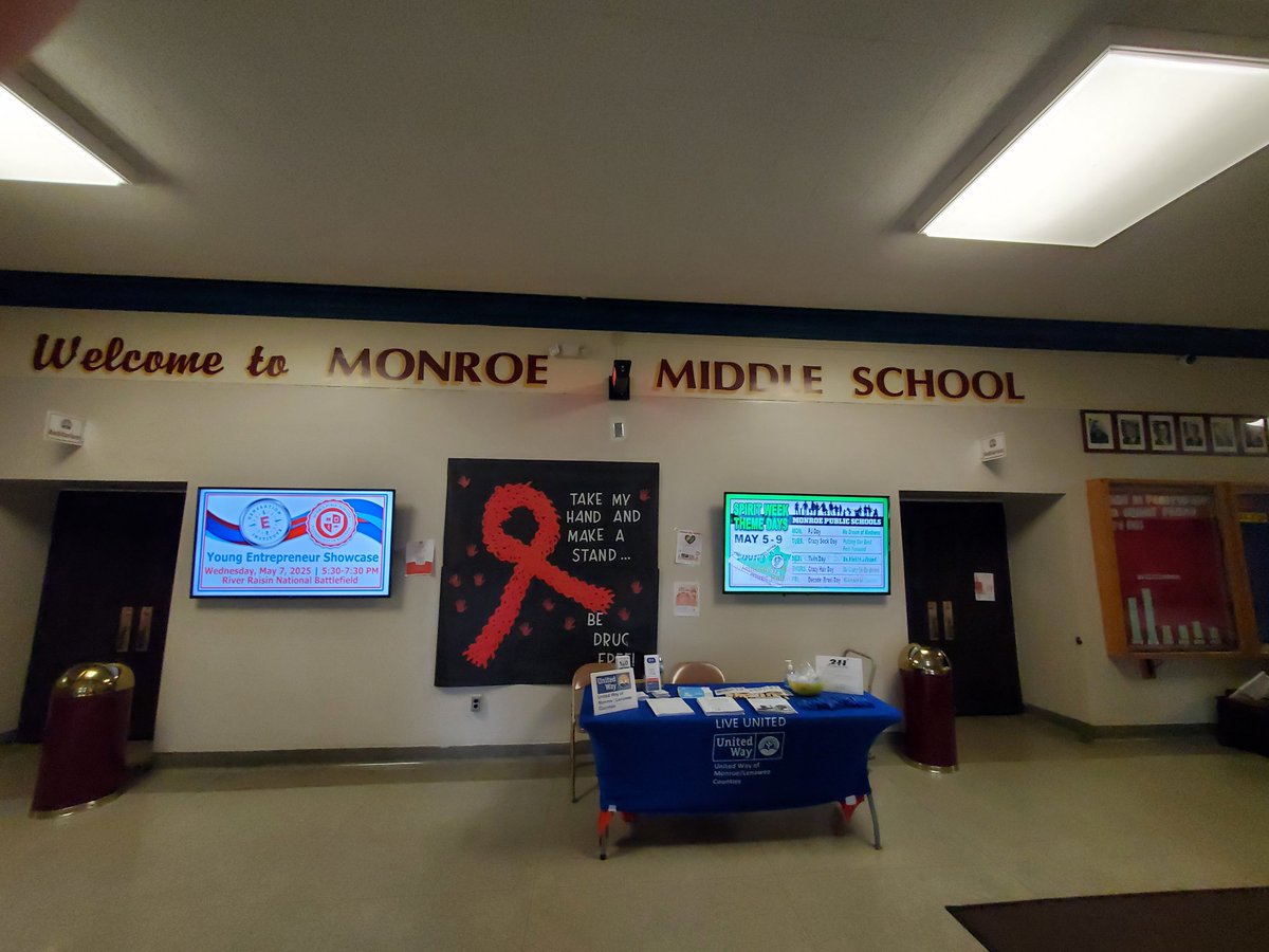 Today we're at the Monroe Middle School for their Mental Health Fair!  About 600 kids😁