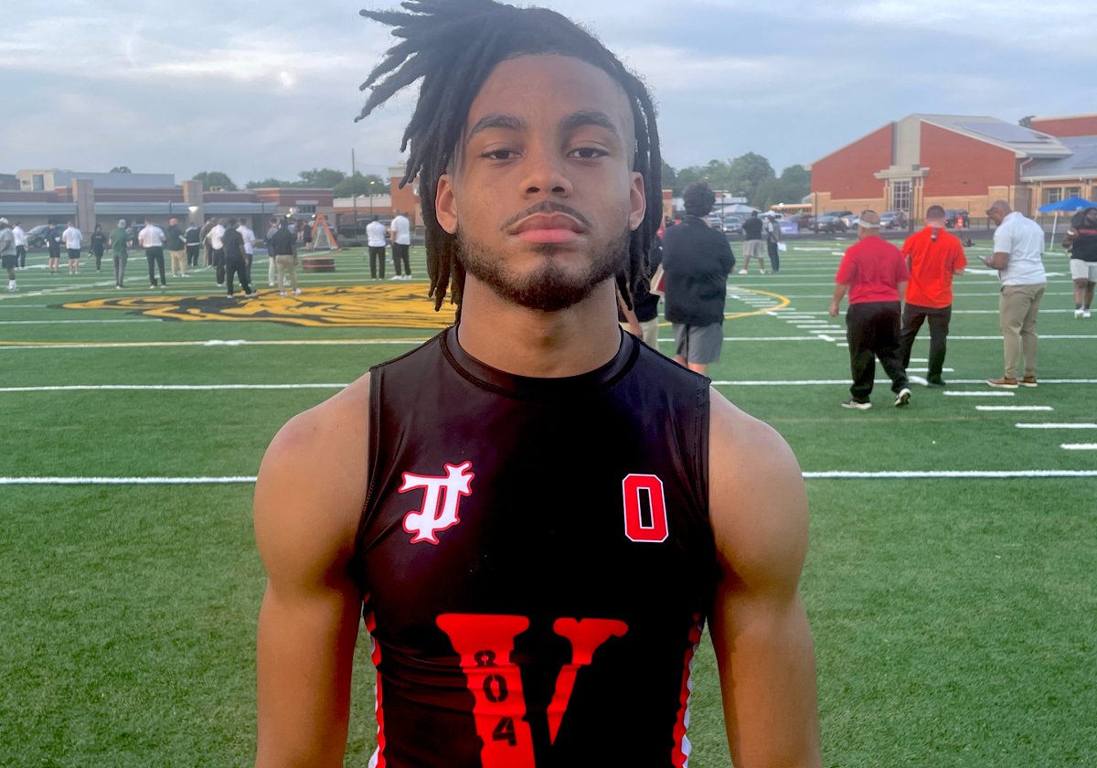 Jacquie Franciulli (@jacquiefran_) on Twitter photo UVA is one of four schools recruiting talented in-state WR <a href="/AmareGough/">Amare’(Rabbit) Gough 4⭐️</a> the hardest.
He discusses his OV schedule and where things stand in his recruitment (VIP)
247sports.com/college/virgin… UVA is one of four schools recruiting talented in-state WR <a href="/AmareGough/">Amare’(Rabbit) Gough 4⭐️</a> the hardest.
He discusses his OV schedule and where things stand in his recruitment (VIP)
247sports.com/college/virgin…