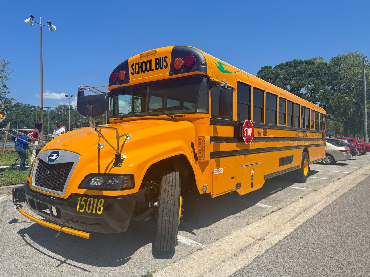 AliRoundWorld's tweet image. Ahead of #AirQualityAwarenessWeek & #WorldAsthmaDay, EDF joined @USRepCastor inside an electric school bus to celebrate Florida’s clean bus progress.
✅ 467 electric buses Florida
✅ 213K FL kids have asthma
✅ $ saved, jobs made, bipartisan support
Let's keep it rolling!