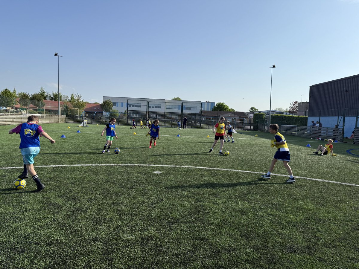 ☀️ ROUNDING OFF a sunny week of training with a fantastic session at Burwell Sports Centre!

The horrible T shirt tan has started but we cannot wait for this weather to return to our outdoor Football Fun &amp; Development sessions.

Looking forward to an exciting Summer term!