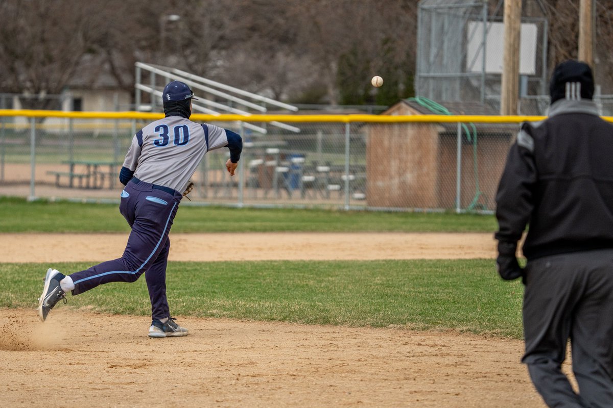 🚨GRAND SLAM! 

Down to their last out, Dawson Portner drives a 💣 to deep center field to put the Trojans ahead 5-4 in the top of the 9th!

#FinishEmpty #GoTrojans