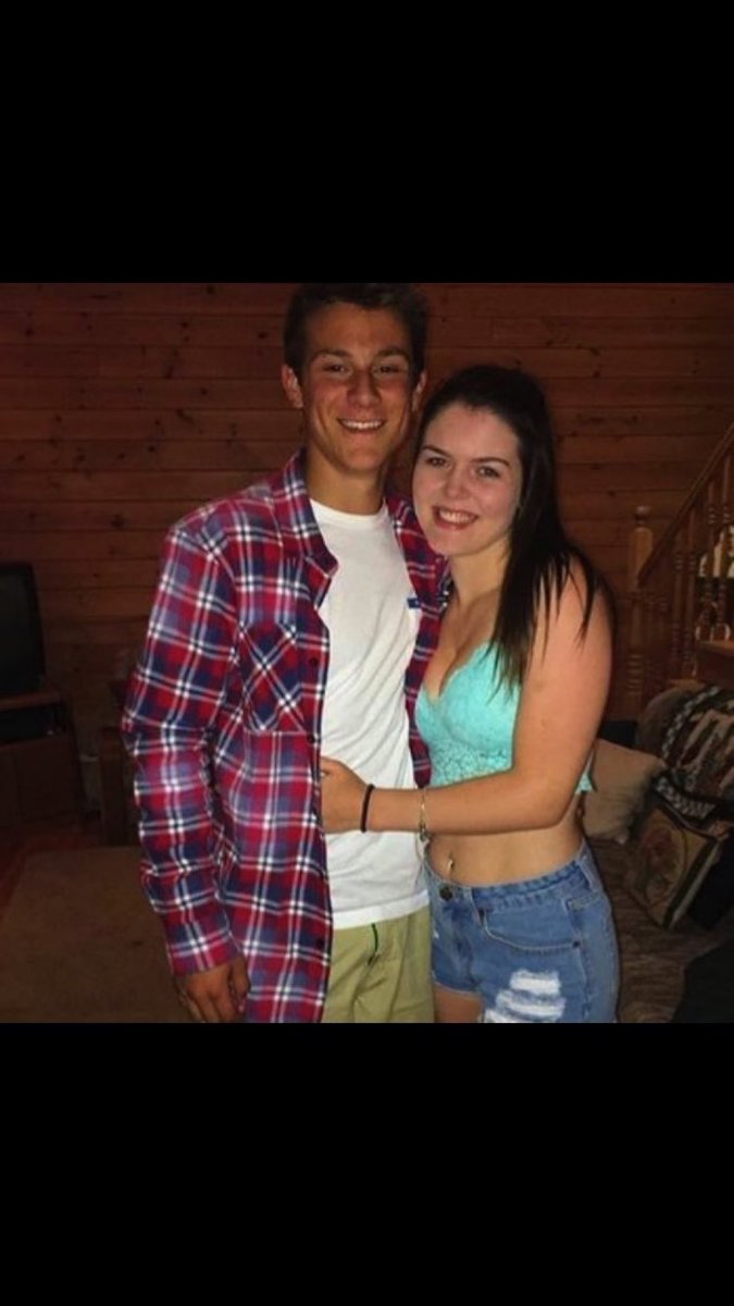 What the fuck is <a href="/FaZeAdapt/">FaZe Adapt</a> doing? 😭🥀