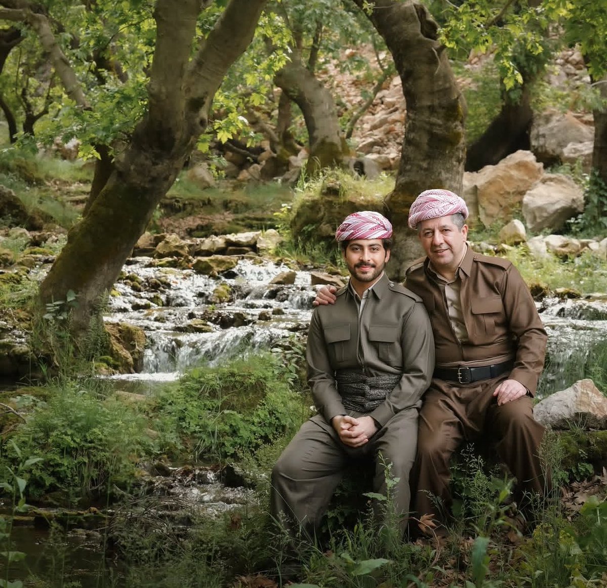 Areen Barzani Team (@areenteam) on Twitter photo کێوه سەر بەرزەکان ناشێین به تۆفان
نەمامی بەهار ڵەگەلیدا، پڕن لەهێز و ژیان
ئەمە دیمەنی برا گەورەیه خاوەن بڕیار و پەیمان
لە ناوسەوزەلانی کوردستان و ئاوی پڕ لە ژیان..
"AreenBarzani"
<a href="/masrourbarzani/">Masrour Barzani</a> کێوه سەر بەرزەکان ناشێین به تۆفان
نەمامی بەهار ڵەگەلیدا، پڕن لەهێز و ژیان
ئەمە دیمەنی برا گەورەیه خاوەن بڕیار و پەیمان
لە ناوسەوزەلانی کوردستان و ئاوی پڕ لە ژیان..
"AreenBarzani"
<a href="/masrourbarzani/">Masrour Barzani</a>