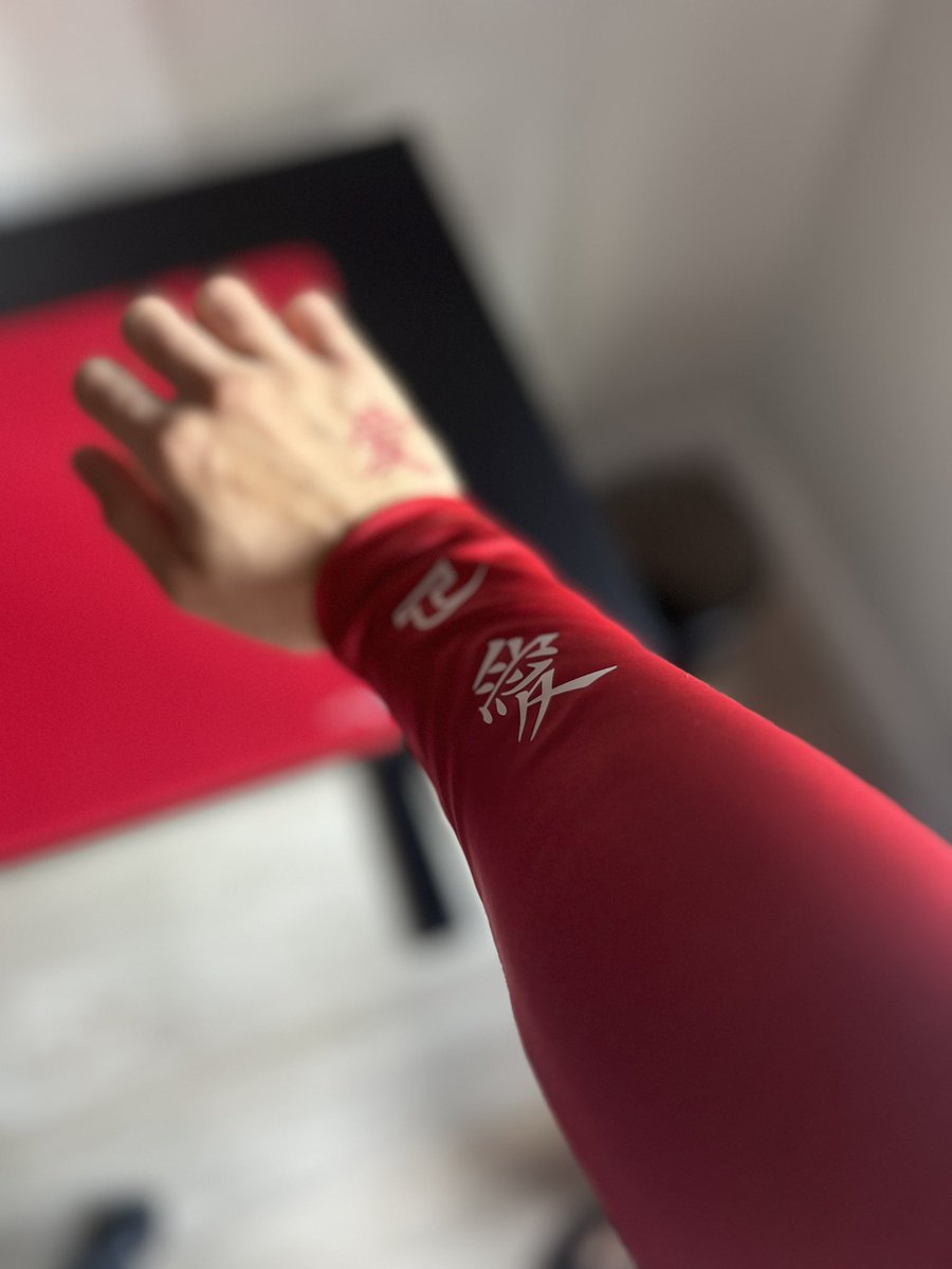 FerrazR6's tweet image. 🚨 Sorteio 🚨
Gente to sorteando um manguito love do tonyboy tamanho M pra participar é necessário:

Me seguir ✅
Dar RT ✅

Resultado sai no dia 1 de junho