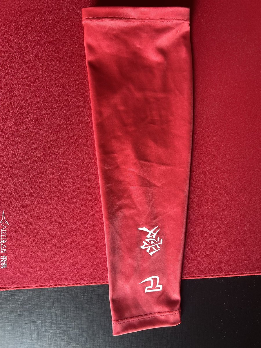 FerrazR6's tweet image. 🚨 Sorteio 🚨
Gente to sorteando um manguito love do tonyboy tamanho M pra participar é necessário:

Me seguir ✅
Dar RT ✅

Resultado sai no dia 1 de junho