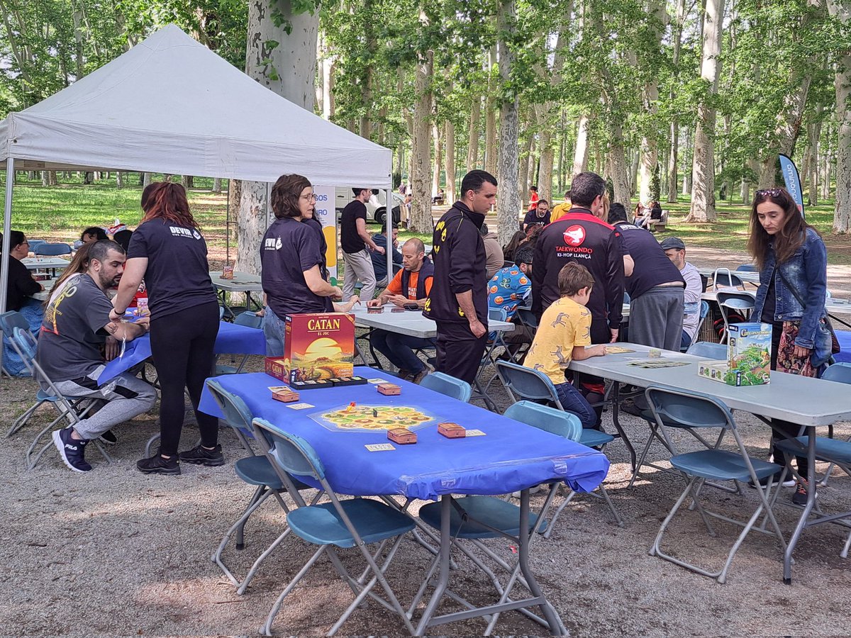 escacsgerunda's tweet photo. Dissabte pel matí serem a #Ludivers, al Parc de la Devesa a #Girona. A partir de les 11h.

#EscacsGerunda #Escacs @ludiversgirona @escacs_cat https://t.co/j6VA9eIVjF
