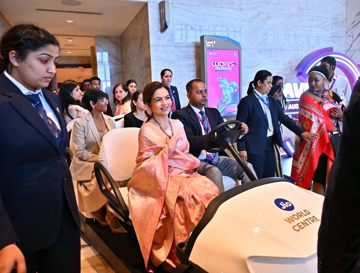 FRS9969's tweet photo. A Grand Wave of Entertainment Begins!

Prime Minister Shri Narendra Modi inaugurated WAVES 2025, India’s first-of-its-kind World Audio Visual and Entertainment Summit, at the Jio World Centre, Mumbai. Maharashtra Chief Minister Shri Devendra Fadnavis was also present at the event https://t.co/EwnxJcxvmO
