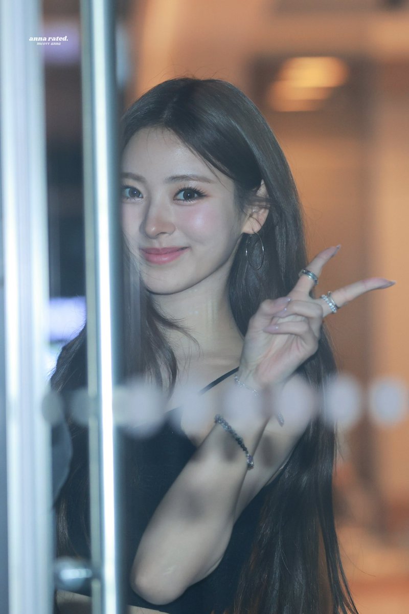annarated's tweet image. 250501 MCD μ μΉ΄μ΄νΈλ€μ΄
#ANNA #μλ #MEOVV #λ―ΈμΌμ€