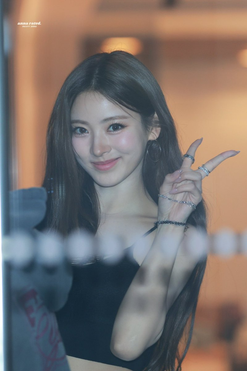 annarated's tweet image. 250501 MCD μ μΉ΄μ΄νΈλ€μ΄
#ANNA #μλ #MEOVV #λ―ΈμΌμ€