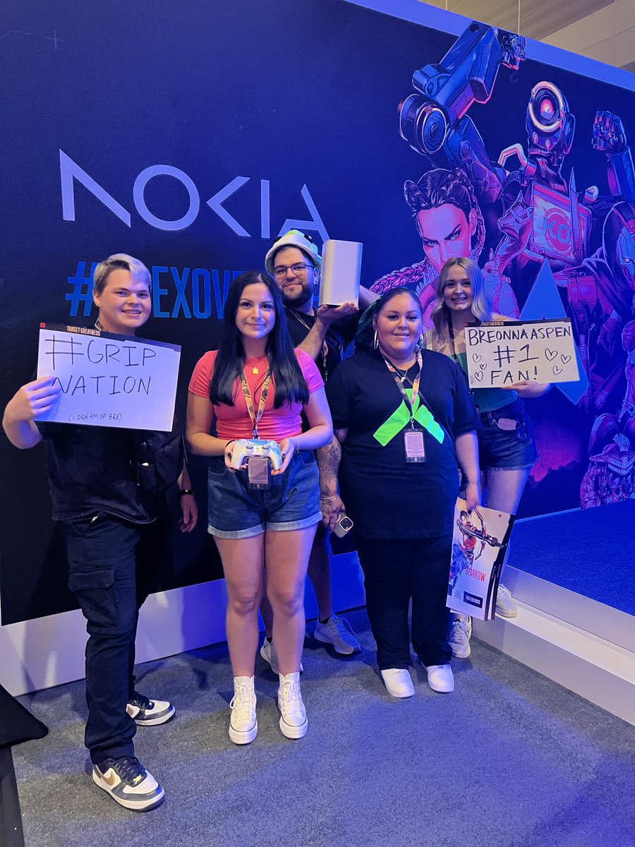If you're at the #ALGSOpen this weekend, stop by the @Nokia booth to meet up and 1v1 some of your favorite Apex Legends creators. 🎮