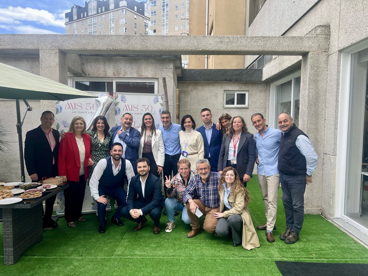 RemaxBalaidos's tweet photo. 📸 Terminamos la semana con lo más importante: el equipo, siempre unido y con motivos para celebrar.

🤝 Porque detrás de cada operación hay personas, compromiso y muchas ganas de hacer las cosas bien.

🙏 Gracias a quienes confían en nosotros cada día.

¡Feliz finde para todos! https://t.co/vLbQ8hdrXw