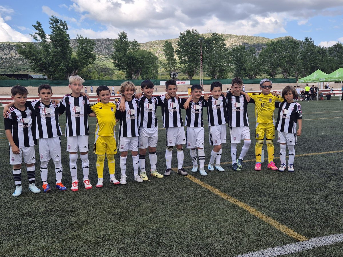 👏🏼 ¡En el día de ayer nuestro Benjamin C se proclamó campeón platino del Torneo Makeclub Cup! 🏆 ¡Enhorabuena blanquinegros! 🤍🖤