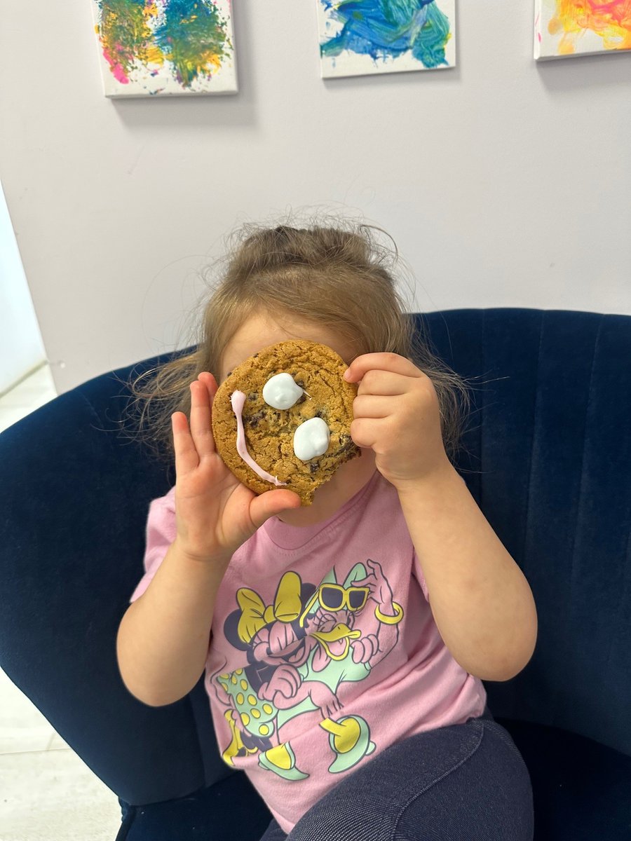 BrantFFT's tweet image. 😊🍪Nothing sweeter than a @TimHortons #SmileCookie...except maybe 3yr old Olivia enjoying hers!  💖  That smile says it all - delicious cookies for a great cause!
Hurry in and grab your Smile Cookies before they're gone for another year - the campaign ends May 4th!